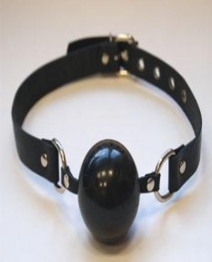 Черный силиконовый кляп с черным ремешком