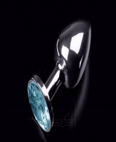 Маленькая серебристая анальная пробка с круглым кончиком и голубым кристаллом - 7 см