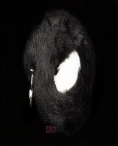 Серебристая анальная пробка с черным хвостом - Пикантные Штучки, 6 см