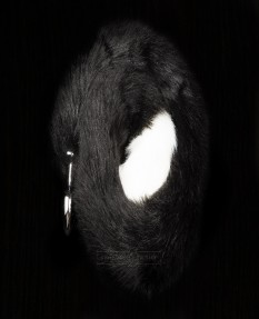 Анальная пробка с черным хвостом, серебристая - Пикантные Штучки, 6 см